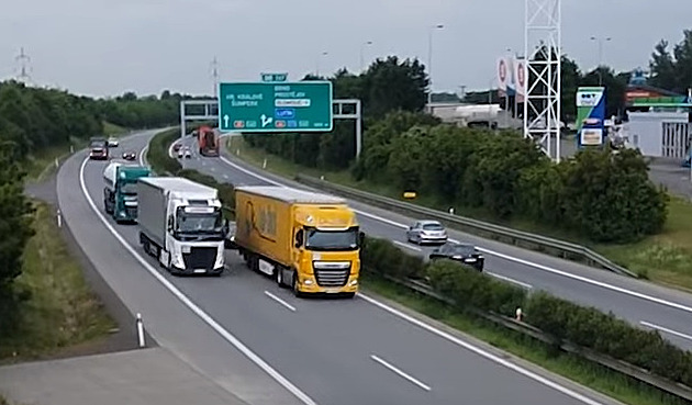 Na dálnicích D35 a D46 přibudou další zákazy předjíždění pro nákladní auta