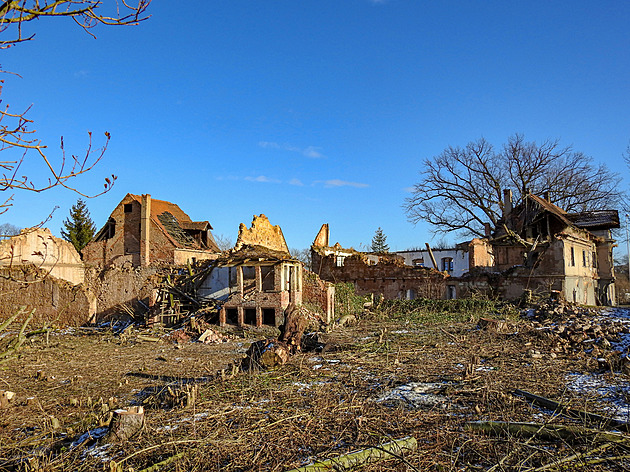 Mlýn a černá skládka hyzdily obec. Starostka vybojovala nádherný park