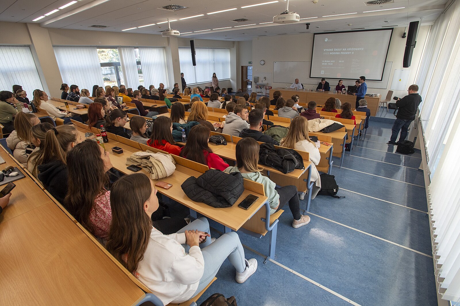 NÁZOR: České vysoké školy nesmí být továrnou na diplomy. Dnes to platí víc než kdy dřív