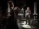 V inscenaci Ohe� a popel se p�edstav� herci Martin Huba (vlevo), Ji�� Dvo��k...