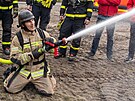 Hasi�i v Ostrav� pro�li �kolen�m se za��zen�m One-Seven na v�robu p�ny. (10....
