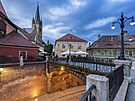 Rumunské Sibiu klame tlem. Architektura v jeho pekrásném historickém centru...