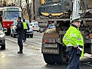V Praze u V�ton� do�lo k poru�e trak�n�ho veden� na tramvajov� trati. Po�kodilo...