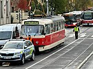 V Praze u V�ton� do�lo k poru�e trak�n�ho veden� na tramvajov� trati. Po�kodilo...