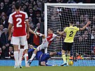 Leandro Trossard (uprosted) otevírá skóre pro Arsenal v utkání s Burnley