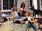 Fotograf Bílého domu Cecil Stoughton s oblibou poizoval snímky rodinné pohody...