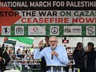 Bývalý lídr britských labourist Jeremy Corbyn na propalestinském pochodu v...