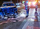 V pra�sk� Mod�ansk� ulici se srazila dv� auta. (18. listopadu 2023)