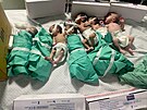 Novorozenci, kteí byli kvli výpadku proudu v nemocnici ífa v Gaze uloeni...