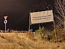 Aktivist� p�elepili billboard na k�i�ovatce Da�ick� a u kruhov�ho objezdu...