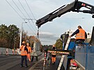 Opravy mostu nad koridorem u Doubravic by m�ly trvat do konce listopadu. (13....
