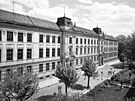 Historick� sn�mek zachycuj�c� dne�n� budovu Mendelova gymn�zia - pohled na...