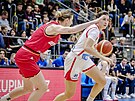 eská basketbalistka Julie Pospíilová útoí proti Nmecku.
