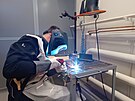 U�ni v Hn�vkovic�ch pracuj� s nejmodern�j��mi p��stroji.