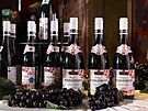 Mladé víno beaujolais nouveau putuje z vtiny do zahranií. (16. listopadu...