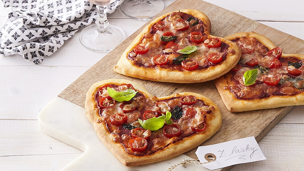 Minipizzy ve tvaru srdce