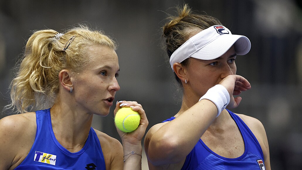 Kate�ina Siniaková a Barbora Krej�íková