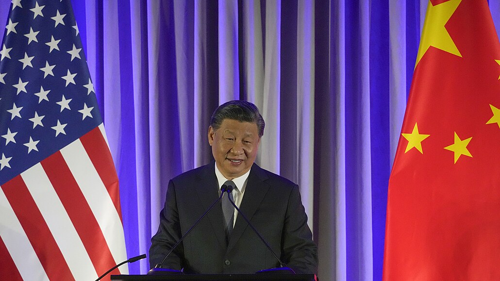 �ínský prezident Si �in-pching hovo�í na ve�e�i s podnikateli b�hem konference...