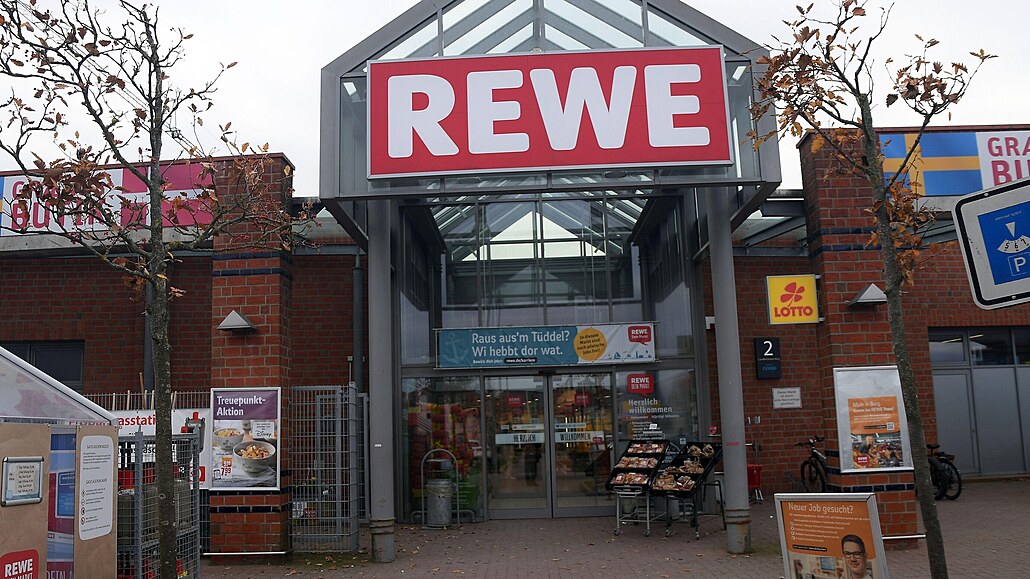 Prodejna potravinového řetězce Rewe na německém ostrově Fehmarn (4. listopadu...