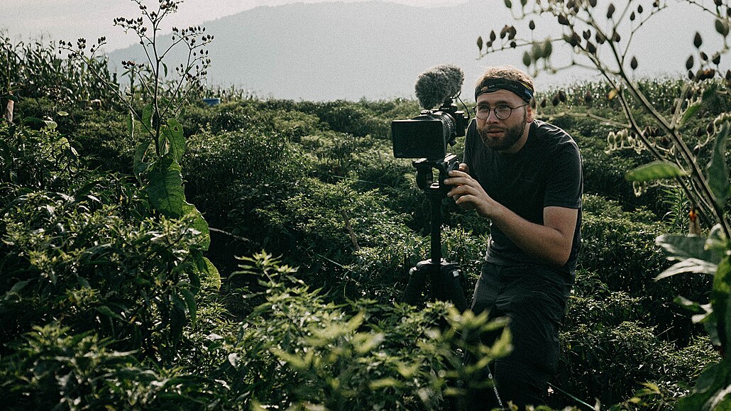 Ond�ej Smékal na farm� poblí� vesnice Kutamale na okraji národního parku Leuser...