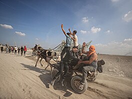Výpad palestinských terorist z Gazy si na jihu Izraele vyádal stovky mrtvých....