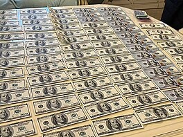 Snímky ze zadr�ení pachatel� na Ukrajin� a shroma��ování d�kaz�.