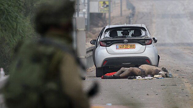 Vpad palestinskch terorist z Gazy si na jihu Izraele vydal stovky mrtvch. Destky lid bojovnci Hamsu zavlekli do Gazy jako rukojm. (10. jna 2023) 