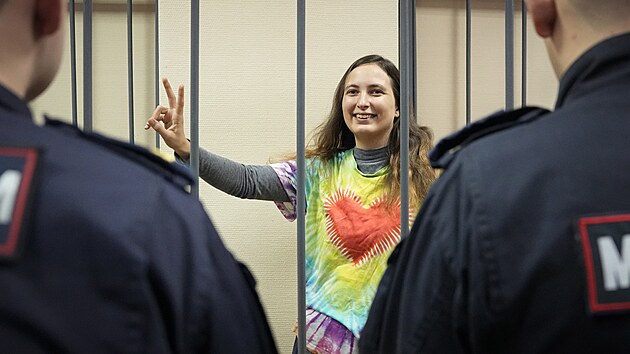 Rusk umlkyn Alexandra Skoilenkov u petrohradskho soudu (14. listopadu 2023)