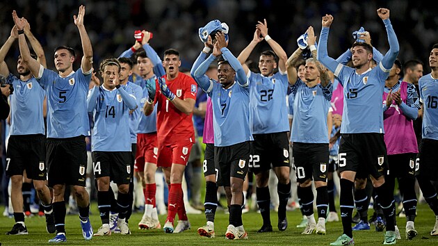 Uruguay�t� fotbalist� slav� v�hru nad Argentinou.