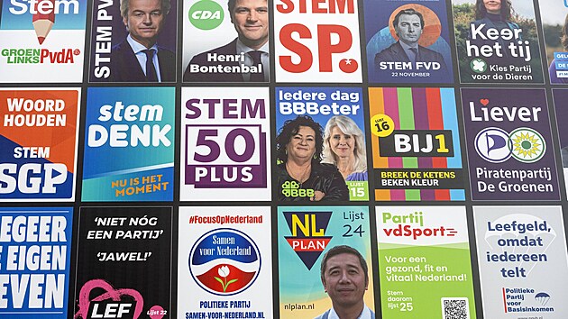 Politick scna v Nizozemsku je skuten pestr. Volebn plakty v Amsterdamu (1. listopadu 2023)