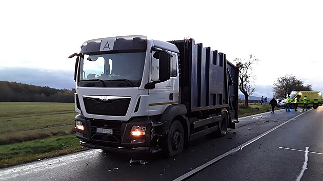 U obce Kr�sn� Les na Liberecku havarovaly autobus, n�kladn� a osobn� auto