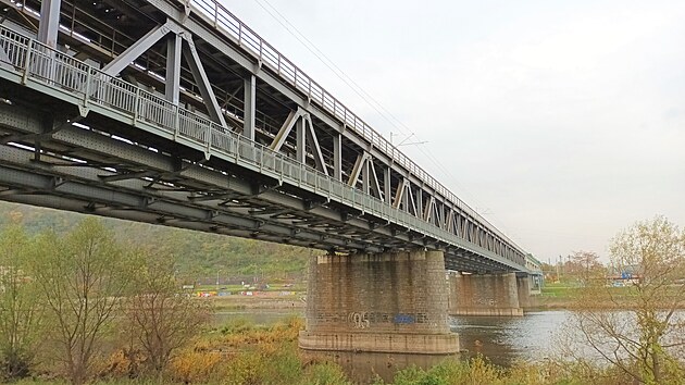 st lvky pro p na elezninm most v st nad Labem je ve velmi patnm stavu. (listopad 2023)