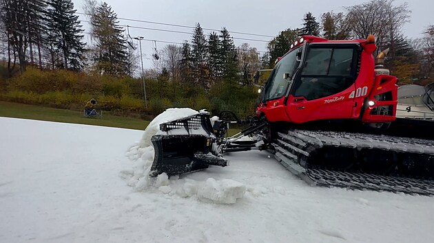 Na Mon�nci vyu��vaj� i lo�sk� sn�h. Brzy se u� za�ne ly�ovat