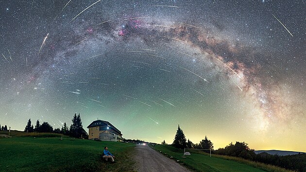 �chvatn�m
no�n�m nebem
na Kr�ov�
Studni na
Slovensku
�svi�t� des�tky
meteor� z roje
Perseidy. Kr�ova
Stud�a pat�� mezi
n�kolik park�
tmav� oblohy,
kter� se na �eskoslovensk�m
�zem� nach�zej�.