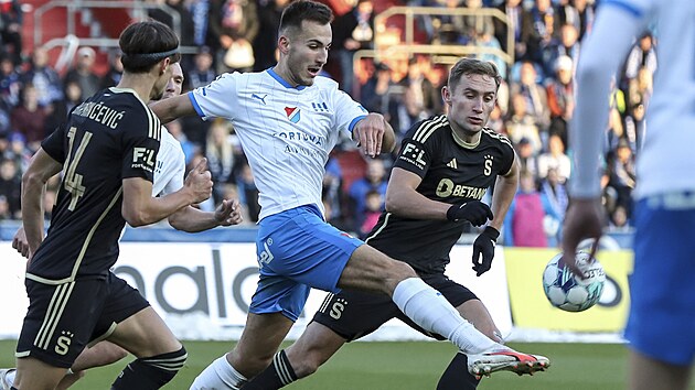 �to�n�k Ban�ku Filip Kubala se sna�� dostat ze spar�ansk�ho oble�en�