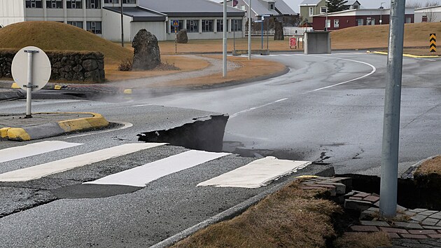 Silnice na Islandu, kter byla ponien kvli sopen innosti (14. listopadu 2023)
