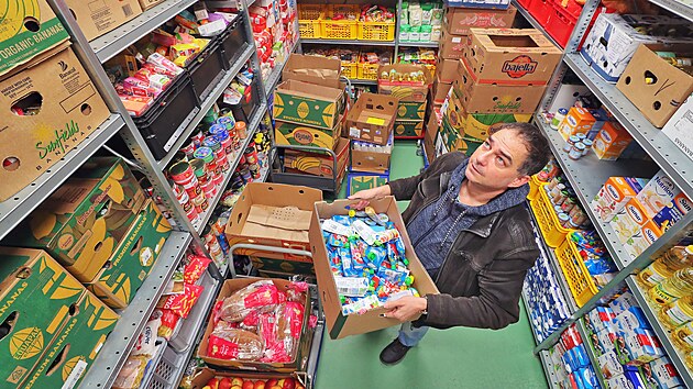 Sklad Potravinov banky Karlovarskho kraje v Sokolov se po solidrn sbrce opt zaplnil.