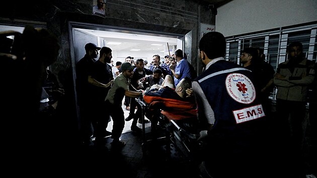 Zrann lovk v nemocnici fa v Gaze (17. jna 2023)