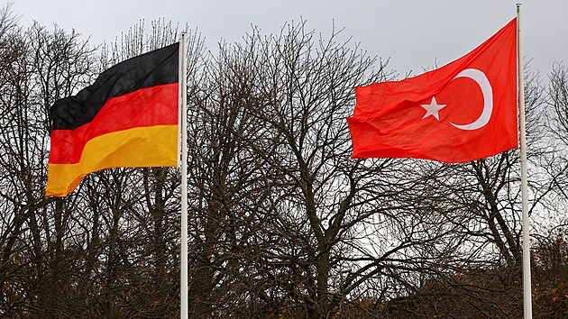 Turecký prezident Recep Tayyip Erdogan přiletěl na krátkou návštěvu Německa. (17. listopadu 2023)