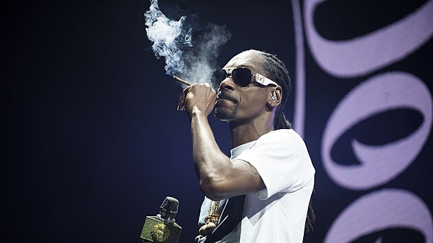Snoop Dogga si lze bez jointu jen tko pedstavit.