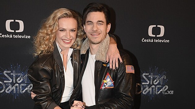 Herec Marek Adamczyk s Lenkou Norou N�vorkovou (18. listopadu 2023)