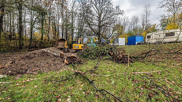 U B�stvin u Dobru�ky pokra�uje odstra�ov�n� ekologick� hav�rie. (15. listopadu 2023)