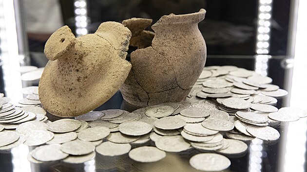 Muzeum v Říčanech vystaví 600 let staré stříbrné mince (11. listopadu)
