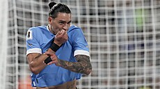 Uruguayský útoník Darwin Nunez oslavuje gól v utkání s Argentinou.