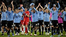 Uruguay�tí fotbalisté slaví výhru nad Argentinou.
