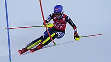 Ameri�anka Mikaela Shiffrinová b�hem prvního kola slalomu v Levi.