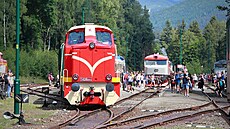 Motorová ozubnicová lokomotiva T426.003 ve stanici Koenov na trati...