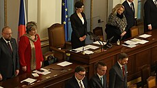 Poslanci uctili Schwarzenbergovu památku minutou ticha. (14. listopadu 2023)