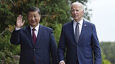 Americký prezident Joe Biden se setkává s čínským prezidentem Si Ťin-pchingem...