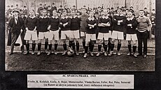 Spar�anský tým na fotografii z roku 1915 v interiéru kavárny Demínka. V kádru...